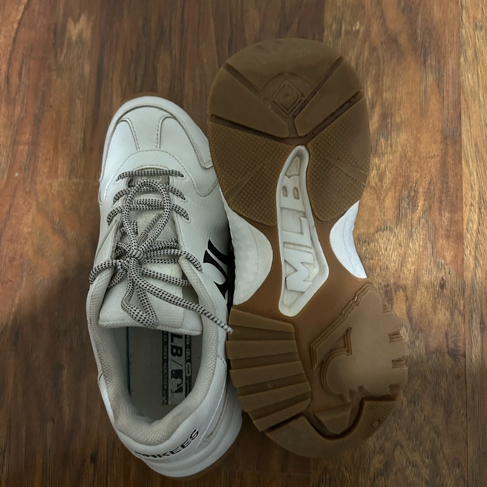 New York Yankees Women’s Size 8 Sneakers With NY Logo Baseball Sports MLB - Picture 7 of 7